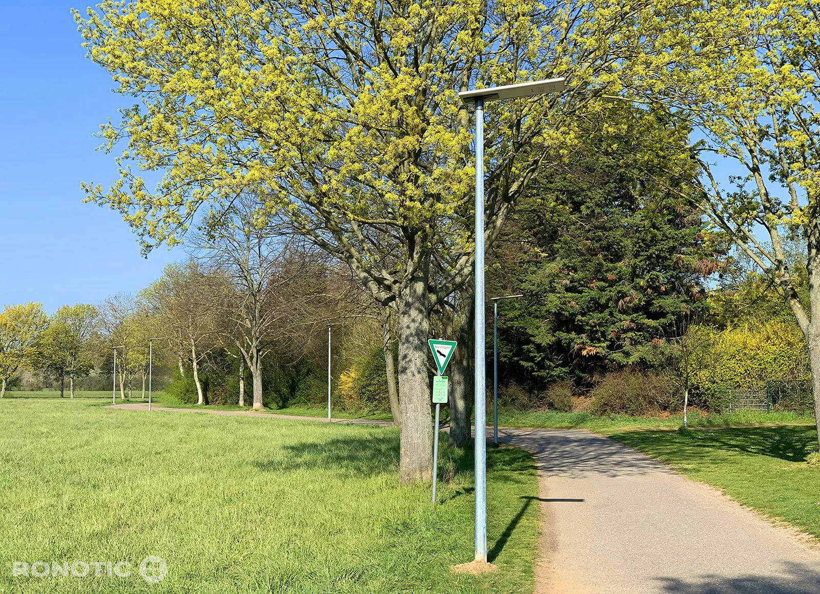 Solarleuchte ROL3075 - Bestseller ✓ Solar Straßenbeleuchtung ✓ - Ronotic AG
